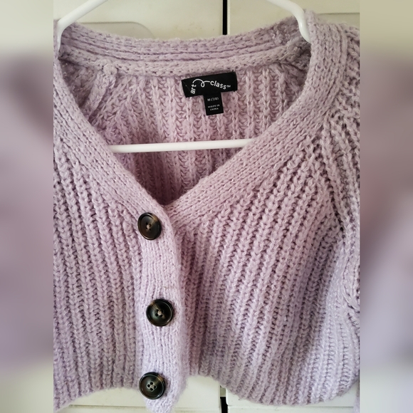 Girls Clothing Assortment (3 Shirts, 2 Sweaters, Overall Shorts) - Picture 6 of 10